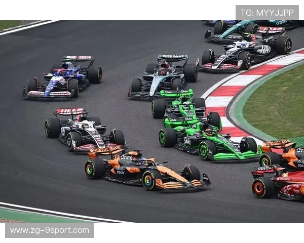 赛车大奖赛提前排位，顶级车队争夺杆位，赛车竞技赛