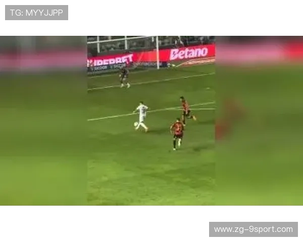 尤文后防沟通演练：队长主导防线协调成为习惯动作