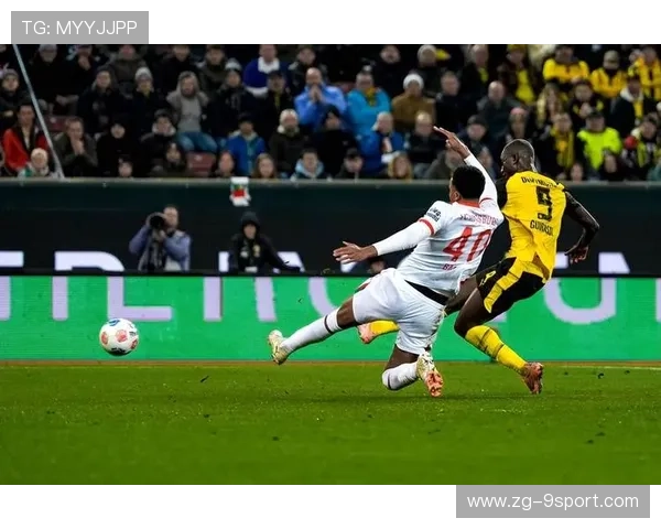 多特布兰特禁区混乱中抽射破门,黄黑军团掌控战局 多特布兰特禁区混乱中抽射破门,黄黑军团掌控战局